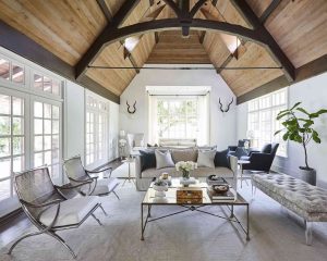 Salon cathédrale : 10 idées pour valoriser la pièce avec style et hauteur par Solène Labaille architecte d’intérieur